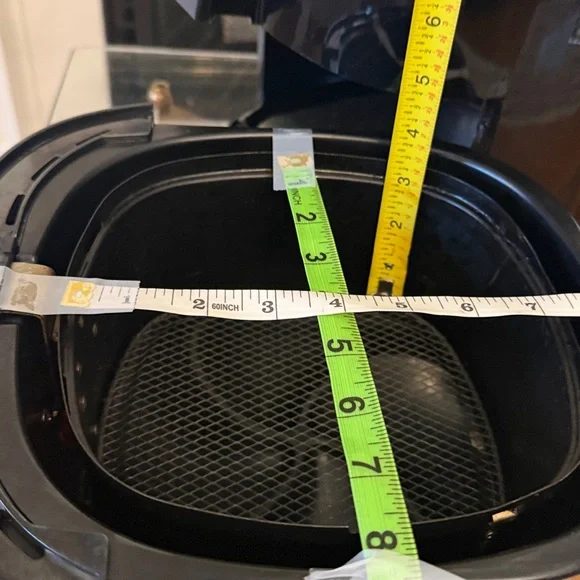 Philips Glossy Black Air Fryer - Picture 6 of 7